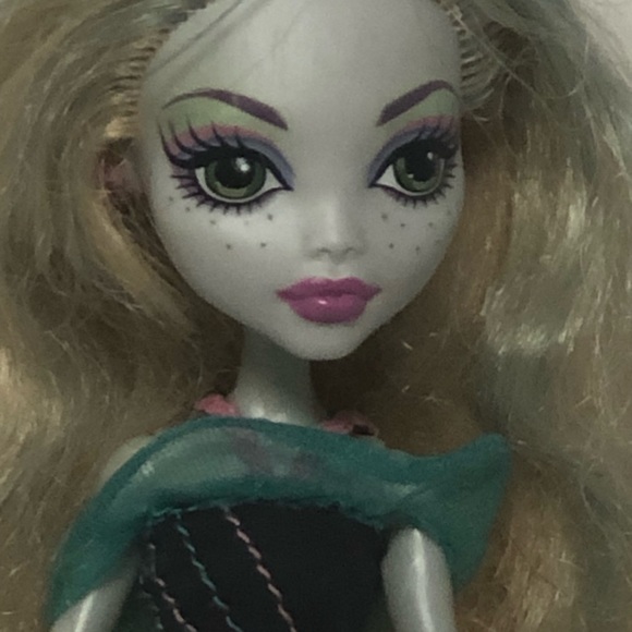 Monster High G1 Lagoona Blue Skull Shores - Picture 3 of 6